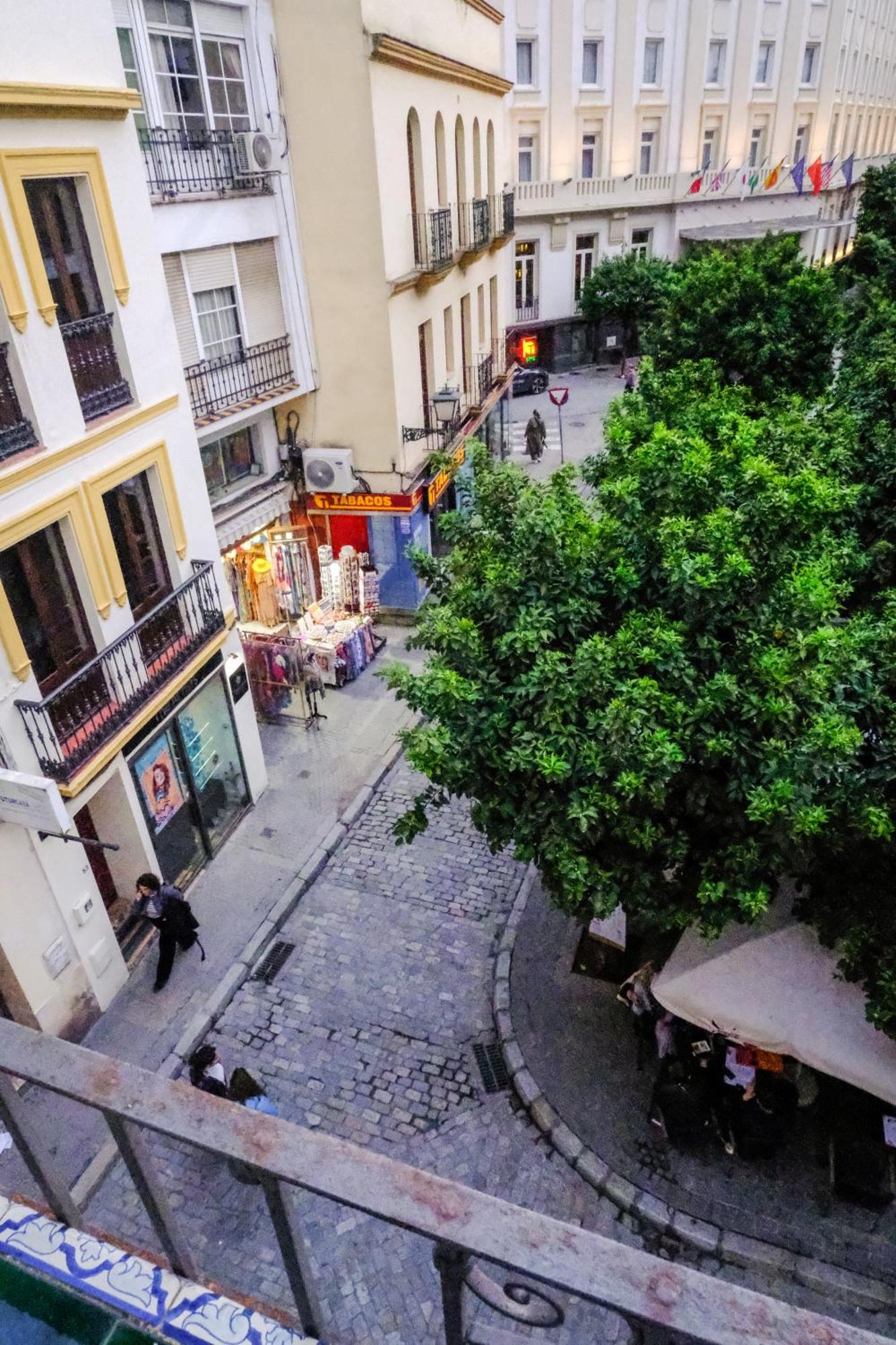 Apartamentos San Roque Seville Luaran gambar